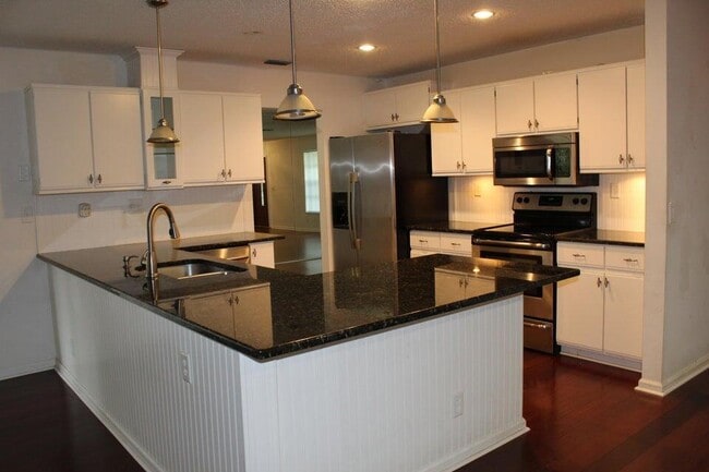 13880 Paddock Dr in Wellington, FL - Building Photo - Building Photo