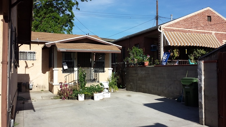 2038 Johnston St in Los Angeles, CA - Building Photo