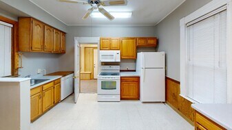 113 Madison Ave in Dixon, IL - Building Photo