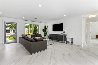 902 SW 27th Pl in Boynton Beach, FL - Building Photo - Building Photo