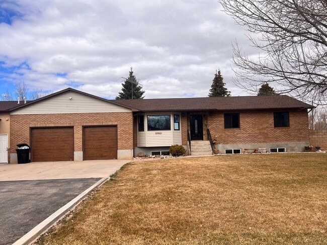 property at 3782 625 N