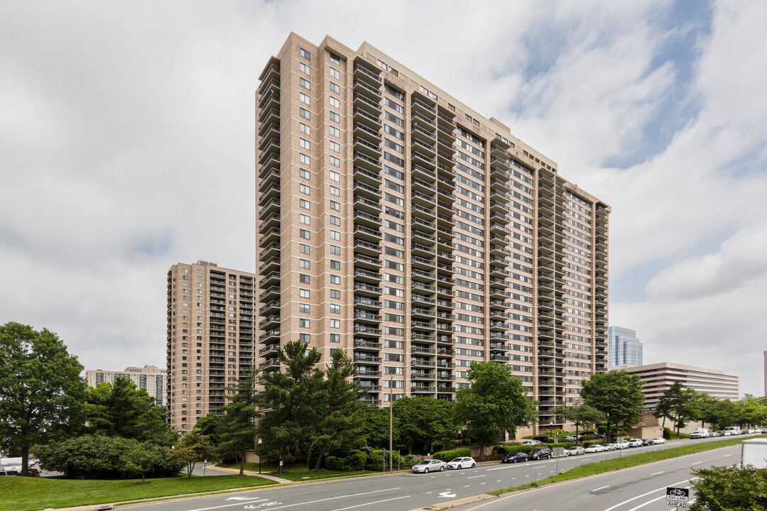 Skyline Square North and South in Baileys Crossroads, VA - Building Photo