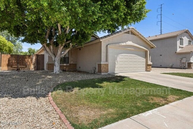 property at 3402 E Menadota Dr