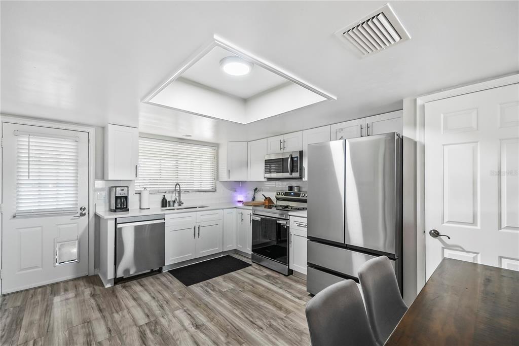 1059 Apollo Beach Blvd in Apollo Beach, FL - Building Photo