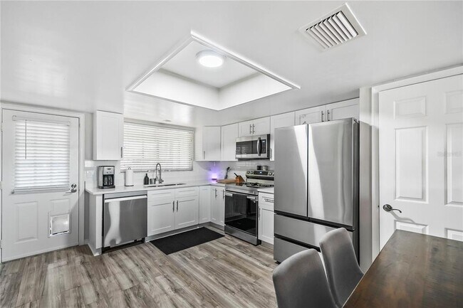 property at 1059 Apollo Beach Blvd