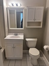 100 Oxbow Dr, Unit APT B3 in Glastonbury, CT - Foto de edificio - Building Photo