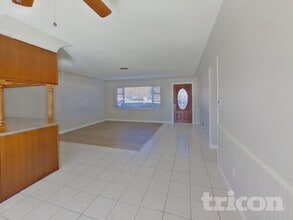 5590 26th Ave N in St. Petersburg, FL - Foto de edificio - Building Photo