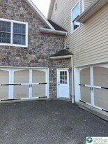 226 Sonny Dr, Unit Apt in Wind Gap, PA - Building Photo