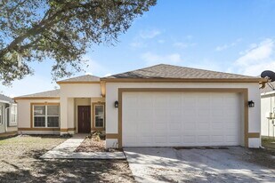 4715 Little Denise Ct in Valrico, FL - Building Photo