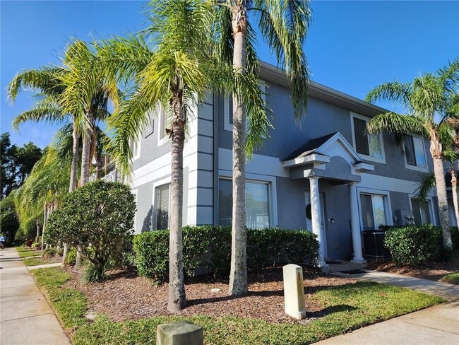 18120 Paradise Point Dr in Tampa, FL - Building Photo - Building Photo