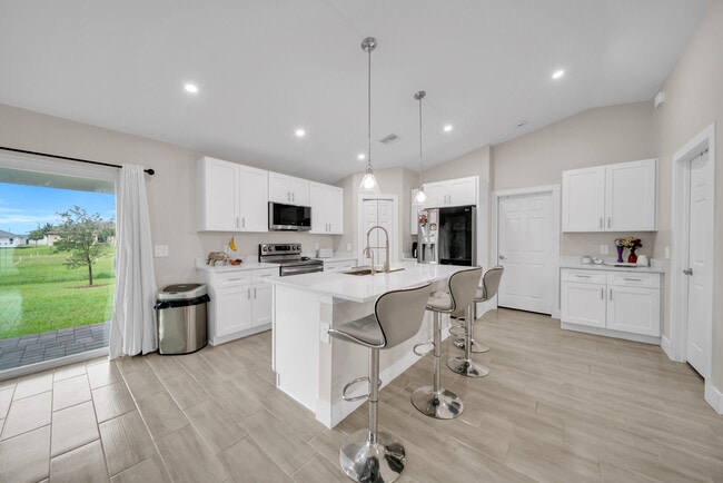 314 NW 25th Pl in Cape Coral, FL - Building Photo - Building Photo