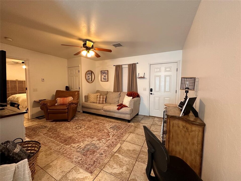 1307 N 7th St-Unit -3 in Weatherford, OK - Foto de edificio