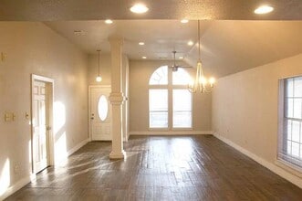 907 Meriott St in Ennis, TX - Building Photo - Building Photo