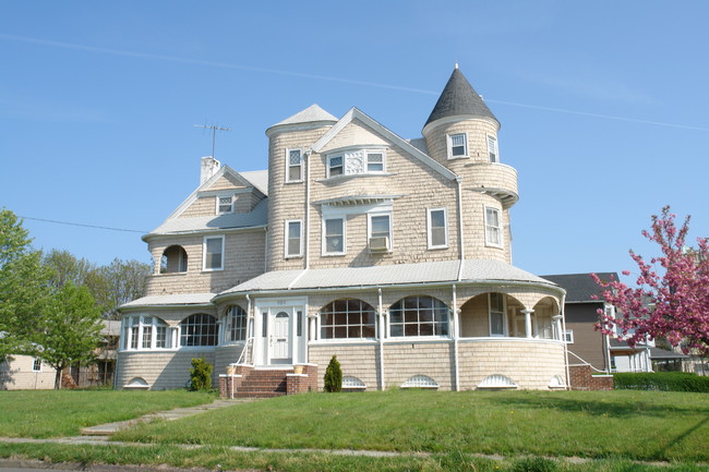 137 2nd Ave in Long Branch, NJ - Foto de edificio - Building Photo