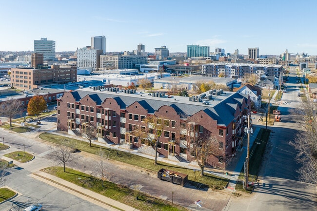 Cedar Rapids Brickstone in Cedar Rapids, IA - Foto de edificio - Building Photo