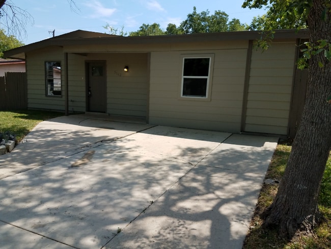 5227 Vlg Gln Dr in San Antonio, TX - Building Photo - Building Photo