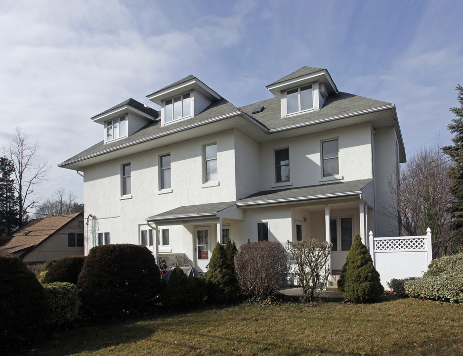 158 Anstice St in Oyster Bay, NY - Building Photo