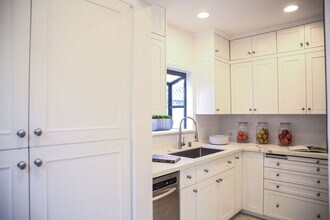 7865 Willoughby Ave in West Hollywood, CA - Foto de edificio - Building Photo