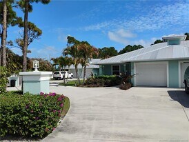 6655 SE Morningside Dr in Stuart, FL - Building Photo