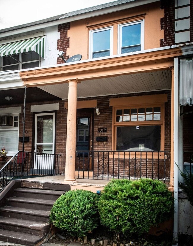 property at 1049 W Allen St