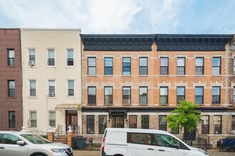 230 Schaefer St in Brooklyn, NY - Building Photo - Building Photo