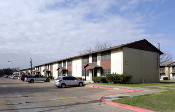 Spanish Grove Apartments in Dallas, TX - Building Photo - Building Photo