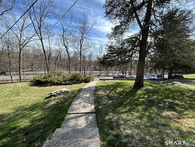 236 Wire Mill Rd in Stamford, CT - Building Photo - Building Photo