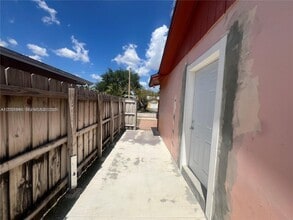 11012 SW 162nd Terrace in Miami, FL - Building Photo - Building Photo