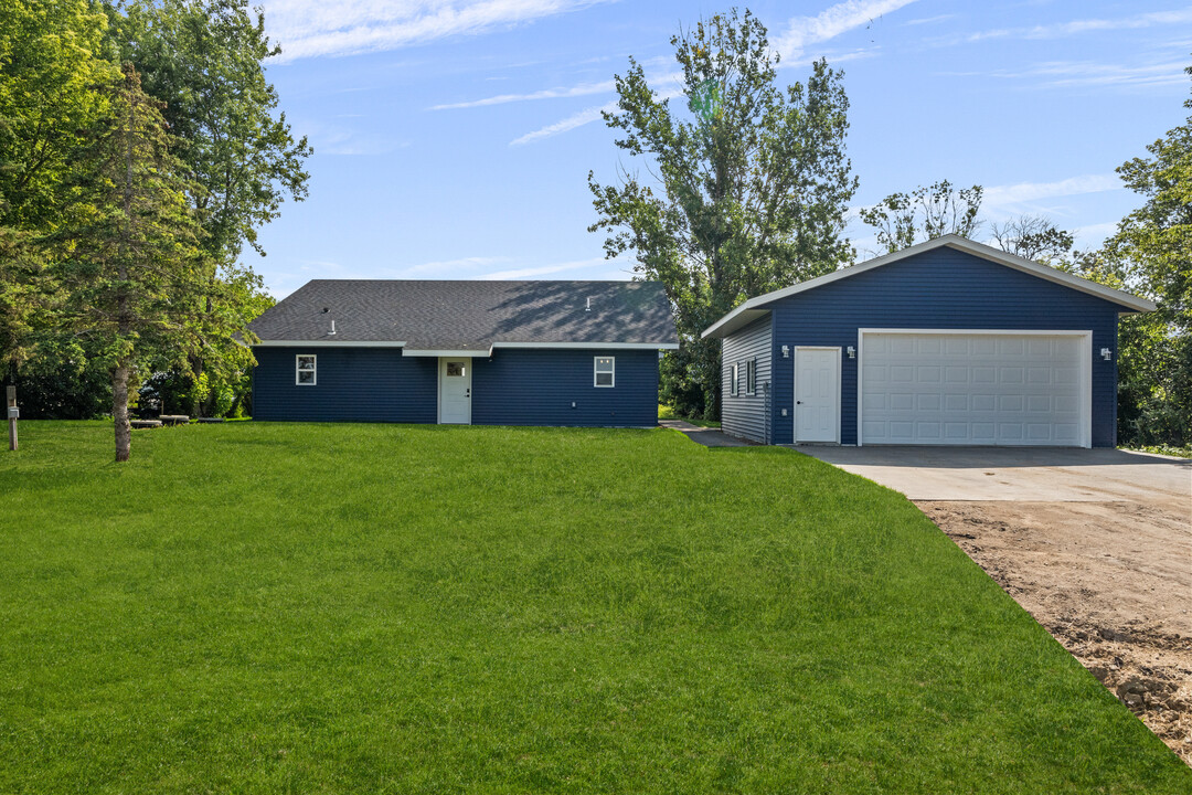 21014 Eagle Dr in Osakis, MN - Building Photo