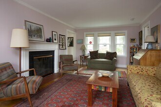 16 Roundwood Rd in Newton, MA - Building Photo - Building Photo