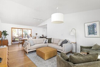 2704 Nottingham Ln in Austin, TX - Building Photo - Building Photo