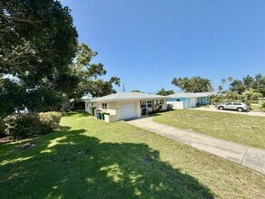 14218 Sharon Dr in Largo, FL - Building Photo - Building Photo