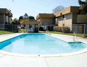 Riverstone Condominiums in Bellevue, WA - Building Photo - Other