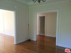 3278 Wilshire Blvd in Los Angeles, CA - Building Photo - Building Photo