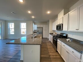 246 Park Ln in Dunellen, NJ - Building Photo - Building Photo
