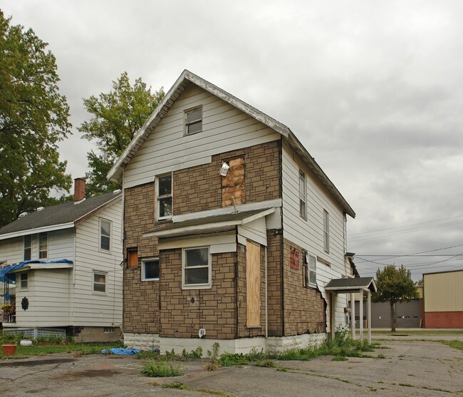 2284 W Market St in Warren, OH - Foto de edificio - Building Photo