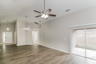 2213 Merry Rd in Tavares, FL - Building Photo - Building Photo