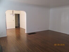 1-179 1/2 Corona Ave in Long Beach, CA - Building Photo - Building Photo