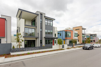 Revo at Novel Park in Irvine, CA - Foto de edificio - Building Photo