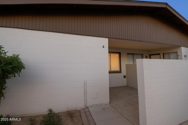 property at 4121 E Moreland St
