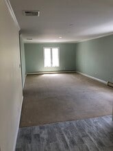 83 Lexington Ave, Unit upper in Westbury, NY - Building Photo - Building Photo