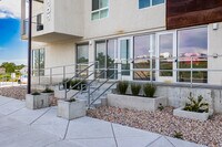 2101 N Main St in Sunset, UT - Foto de edificio - Building Photo