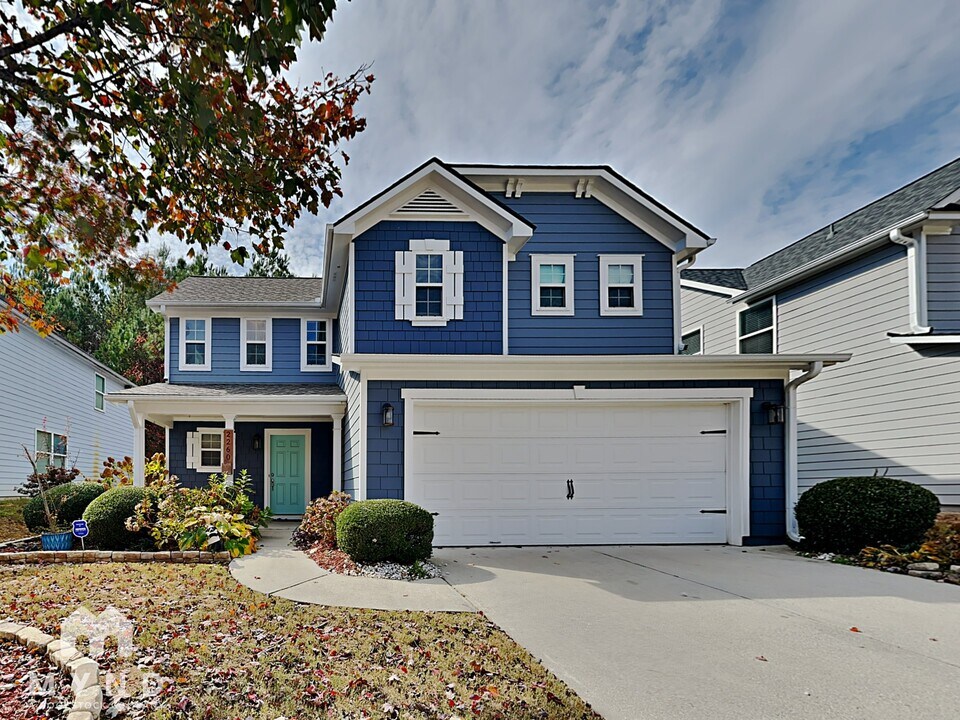 2260 Valley Creek Dr in Lithia Springs, GA - Building Photo