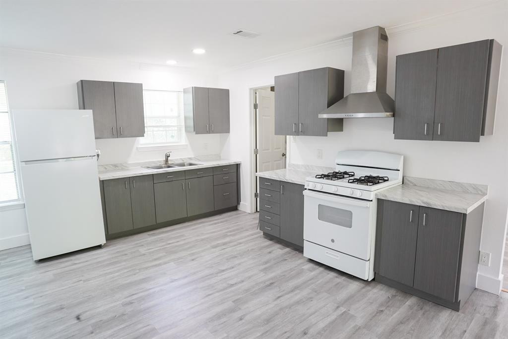 201 Winchester Ct in Austin, TX - Building Photo