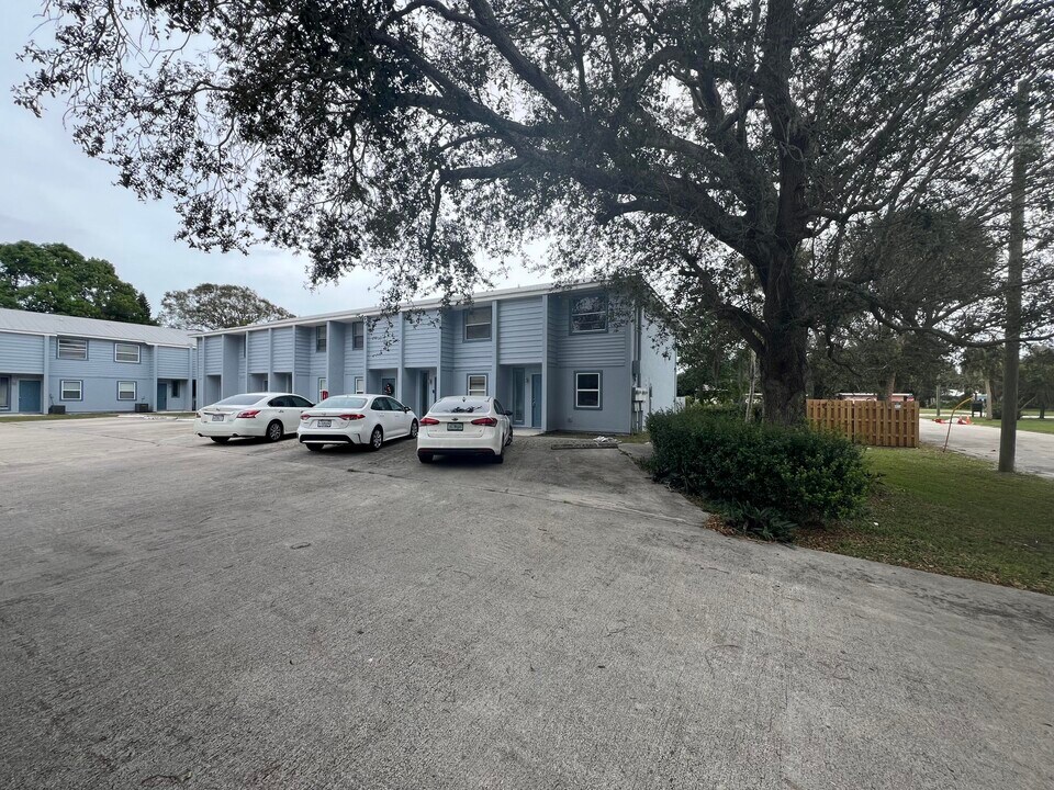 622 S 11th St in Fort Pierce, FL - Building Photo