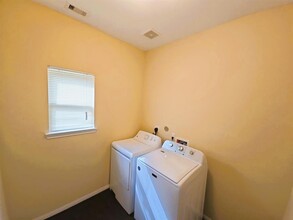 8134 Gallahad St-Unit -B in Houston, TX - Foto de edificio - Building Photo