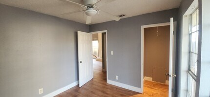 10434 Doc Holliday Trl, Unit B in Austin, TX - Foto de edificio - Building Photo