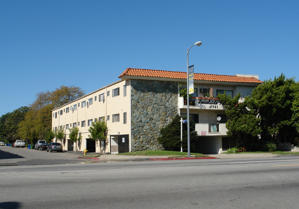 4901 Laurel Canyon Blvd in Valley Village, CA - Building Photo