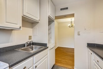 7611 Maple Ave in Takoma Park, MD - Foto de edificio - Building Photo