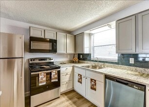 9901 Aquarius Dr in Port Richey, FL - Building Photo - Building Photo